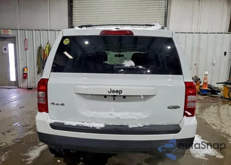 2015 Jeep Patriot Latitude z USA, uszkodzony, nr VIN 1C4NJRFB8FD168521